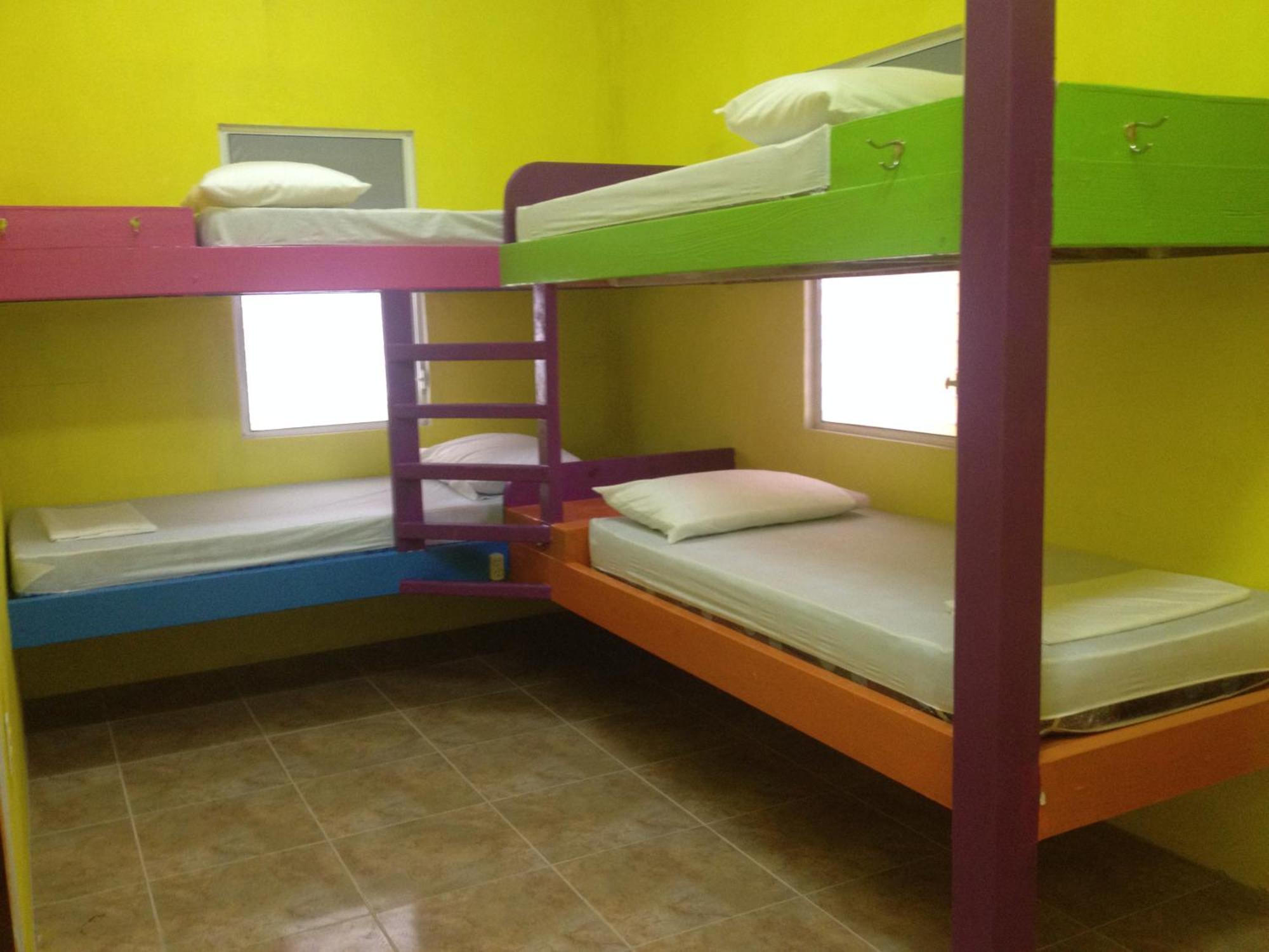 Albergue Travellers Palm Backpackers Cayo Caulker Exterior foto